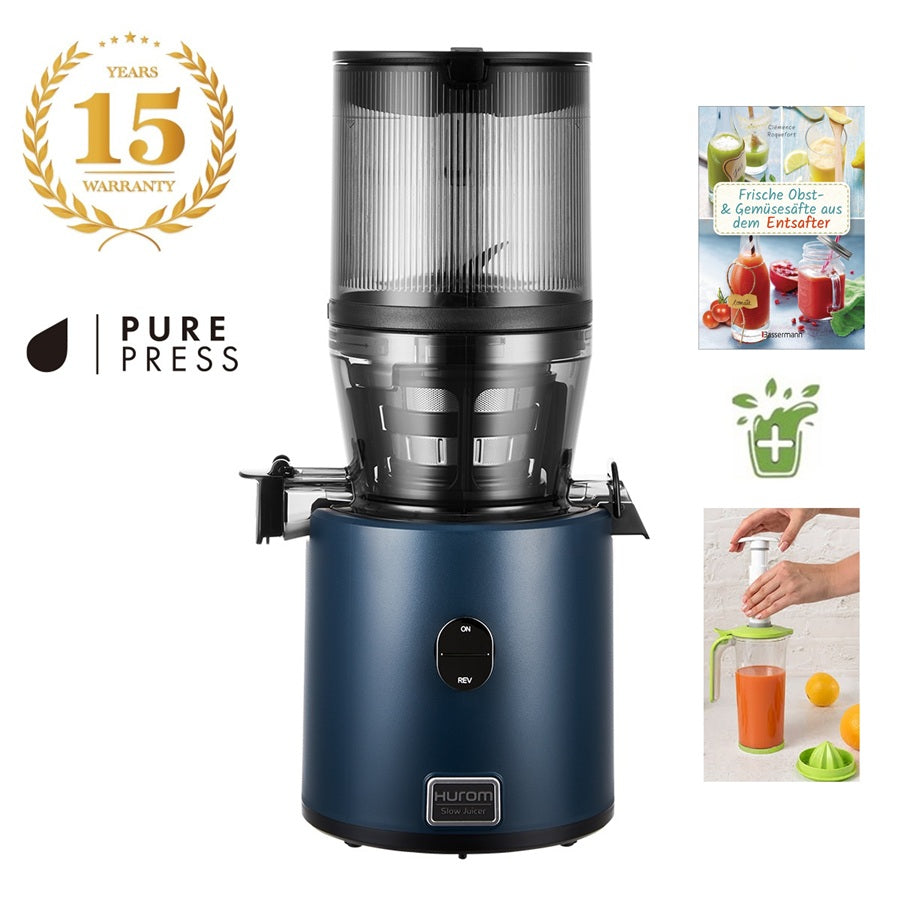 Hurom H330P Deep Blue von vorne mit Rezeptbuch und einer Vakuum-Saftkanne als Zubehör auf der rechten Seite.