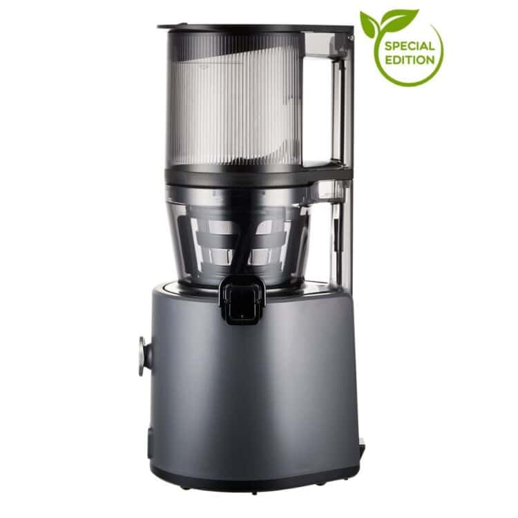 Hurom H330P Slow Juicer in Charcoal (Dunkelgrau), schräge Seitenansicht mit grünem Special Edition Logo.