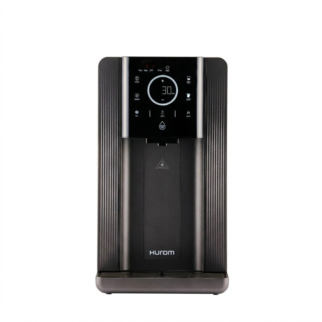 Hurom_Water_Purifier_WP-A01: Frontansicht des schwarzen Tisch-Wasserreinigers mit digitalem Display.