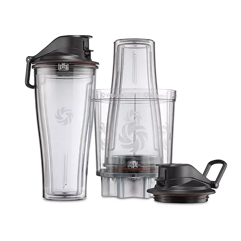 Einzelteile des Vitamix Personal Cup Adapters und zweier Mixbecher.
