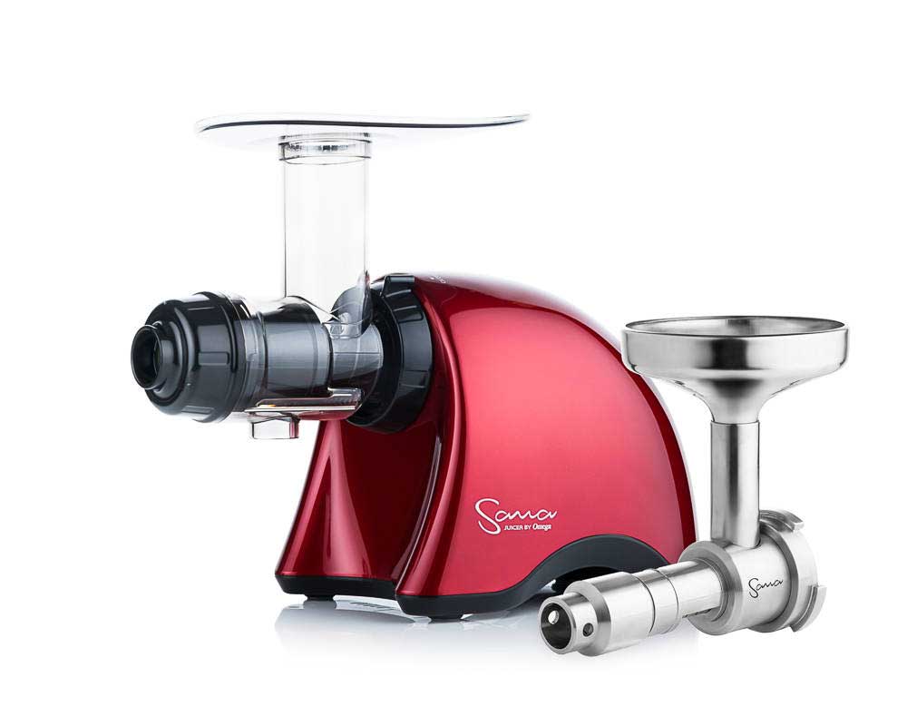 Sana 707 Slow-Juicer in Rot, montiert und nach links zeigend, neben der Sana 702 Ölpresse als Option.